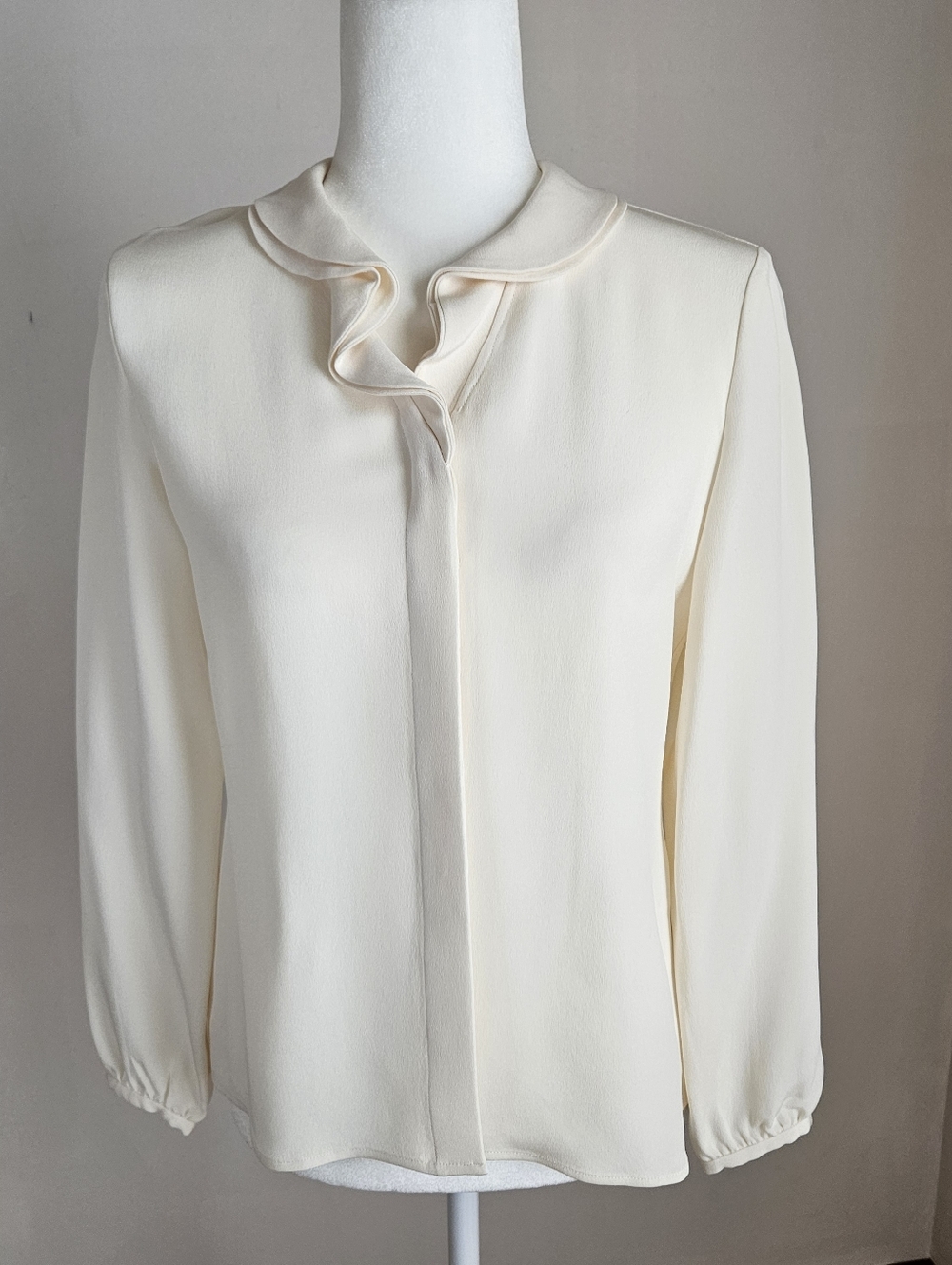 Vintage Talbots SZ4 Silk Cream Ruffle Neck Hidden Buttons Blouse Romantic Poet